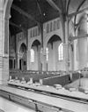 Interieur schip met zijbeuk naar het noord-westen - Naaldwijk - 20161541 - RCE -  Nederlands Hervormde Kerk: interieur schip met zijbeuk naar het noord-westen 