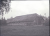 Overzicht van de achterzijde van de boerderij, de zogenaamde waterstal, van de boerderij