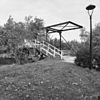 Houten ophaalbrug met kwakel - Weipoort - 20252897 - RCE -  houten ophaalbrug met kwakel 